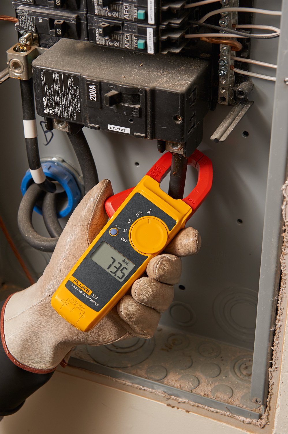 Clamp Meter, Measures AC Current to 400 A & AC/DC Voltage to 600 V C7557